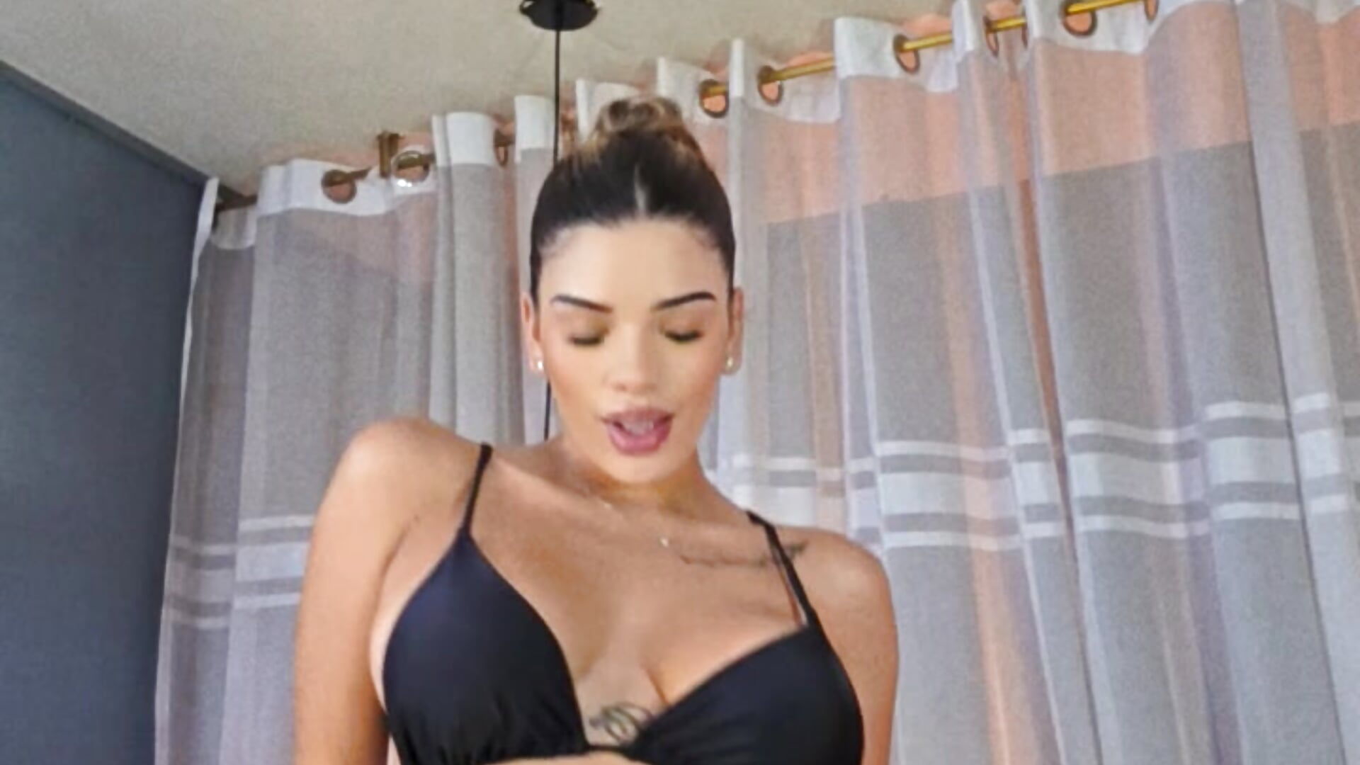 Dance sensual 🖤 - video by Ameliadickens cam model