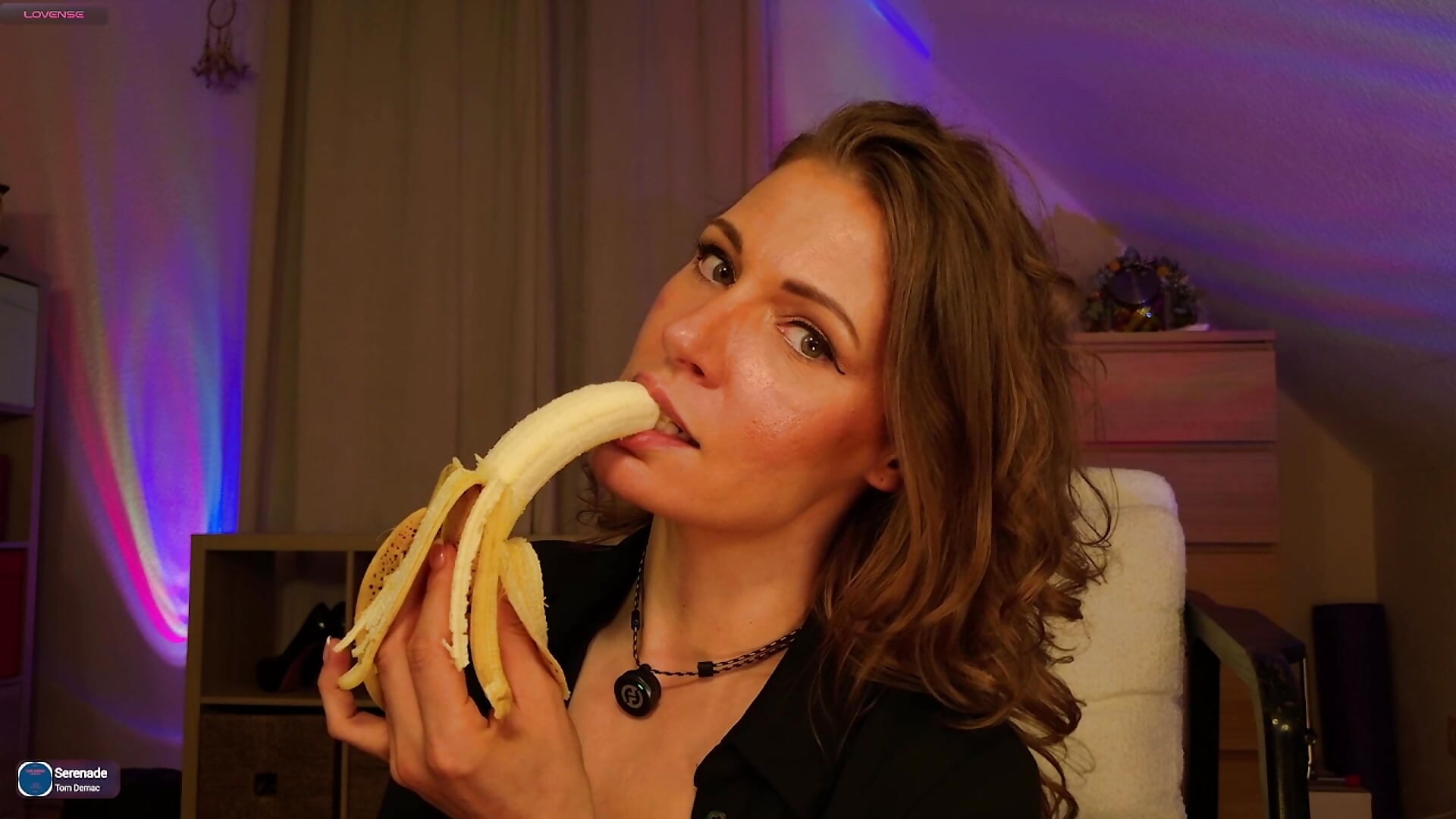 BANANA - video di ilucyme modella di cam