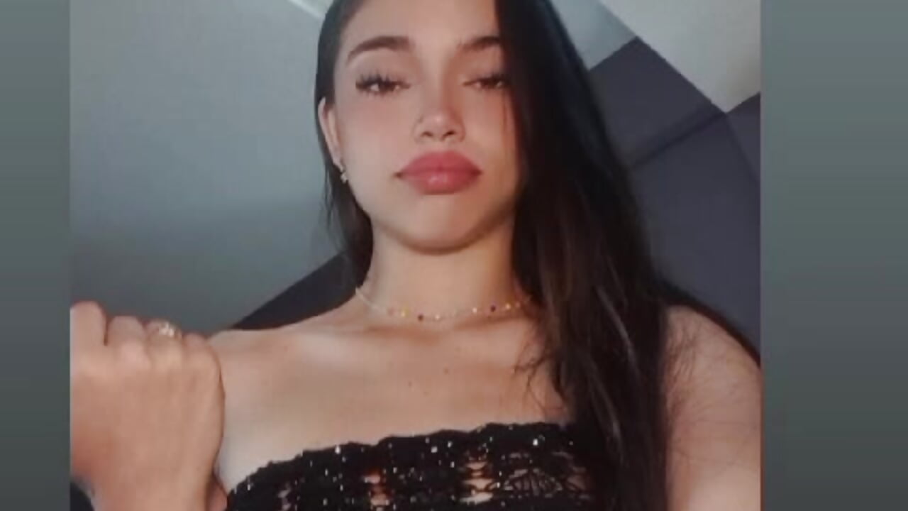 Know me 😍 - video by vega_roux cam model