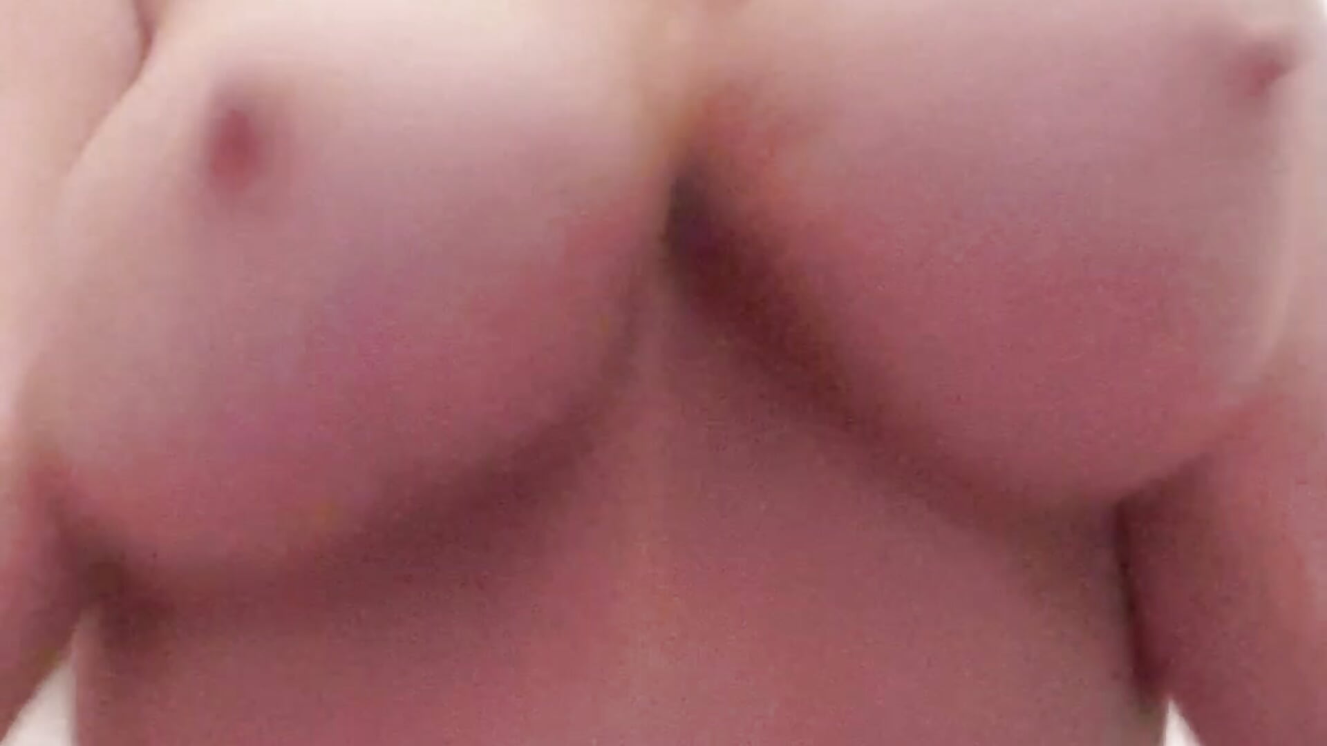 Bouncing my huge tits &moaning for pleasure 💧💧💧 - video by simoneonly4u cam model