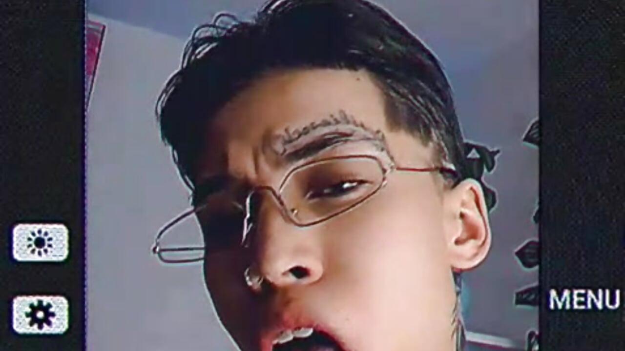 Let me slide my tongue through your body– Jonesliam23 kameramodell videója