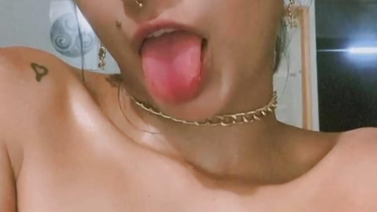 Hellooooo! 🥰😘 - video by MichelleBennet cam model