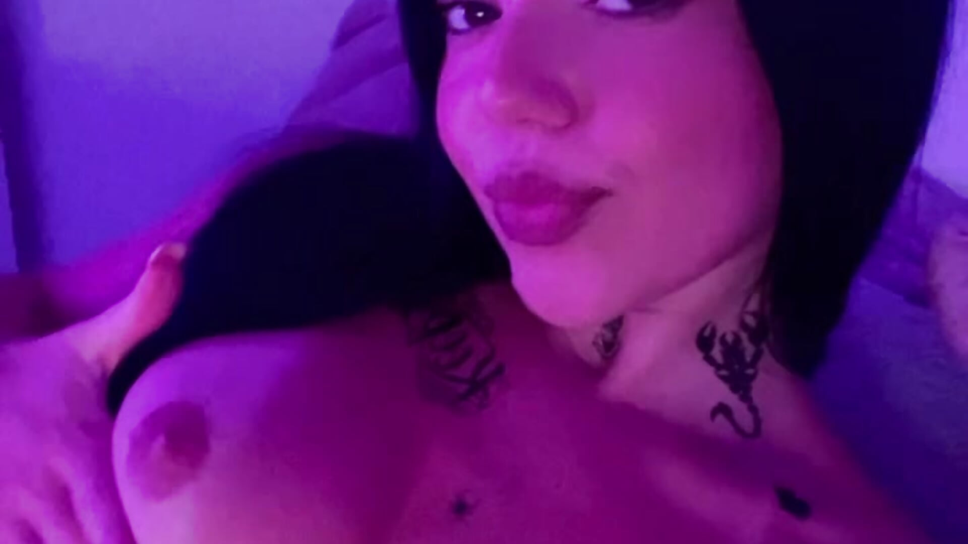 FAKE TATTOOS + boobs 😈 - Vanesskaa adlı kamera modelinin videosu