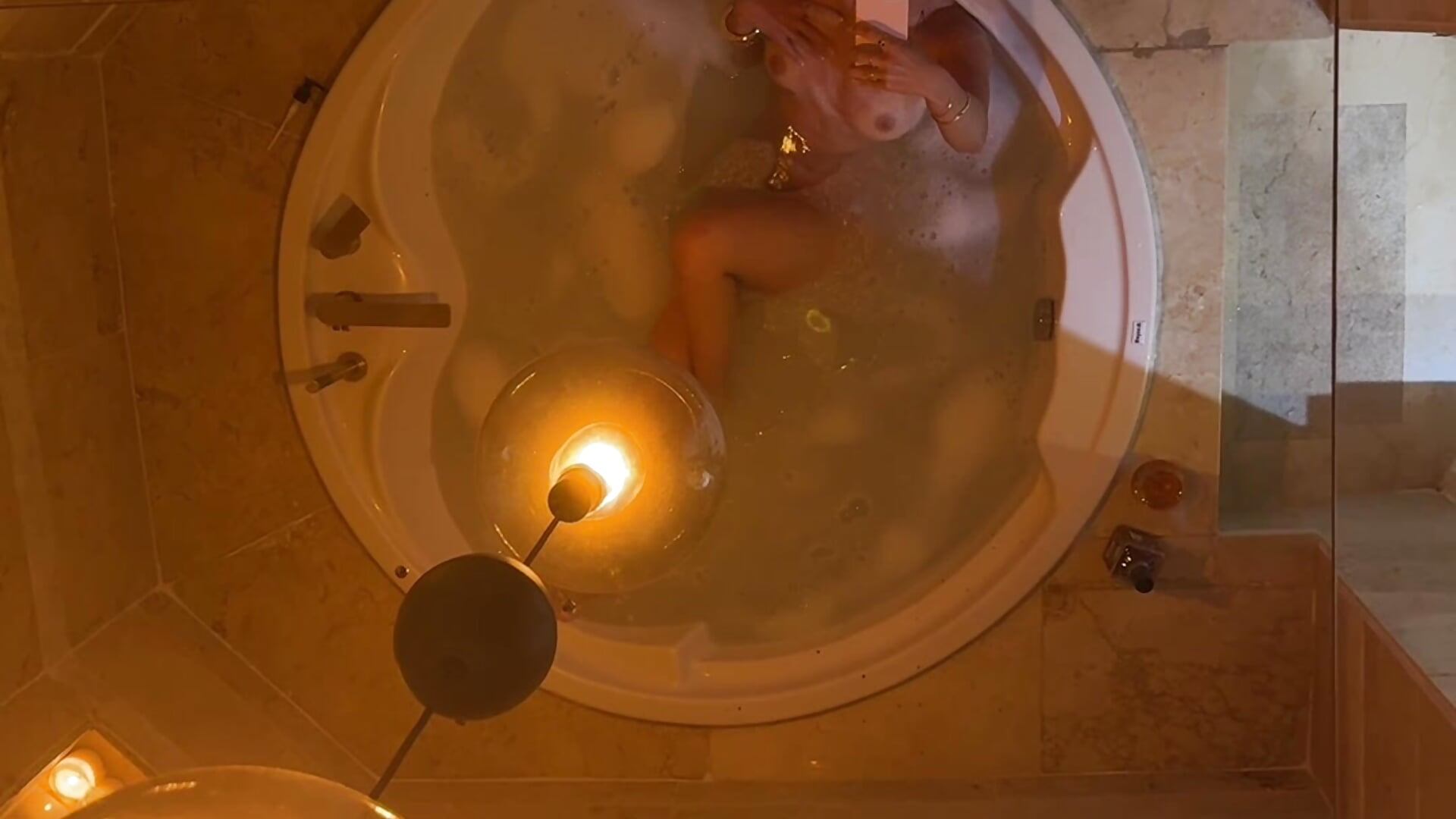 Sexy bath chill… 🫧