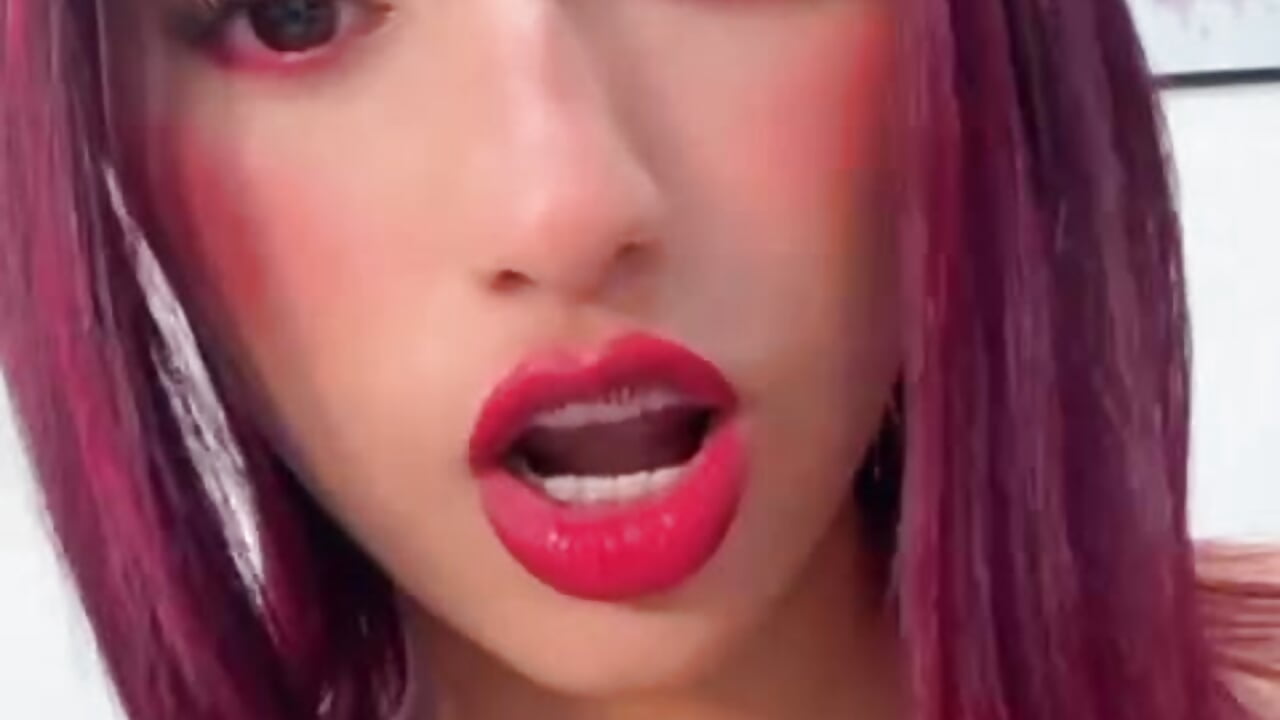Happy singing🎶😜 - video di JenMoon