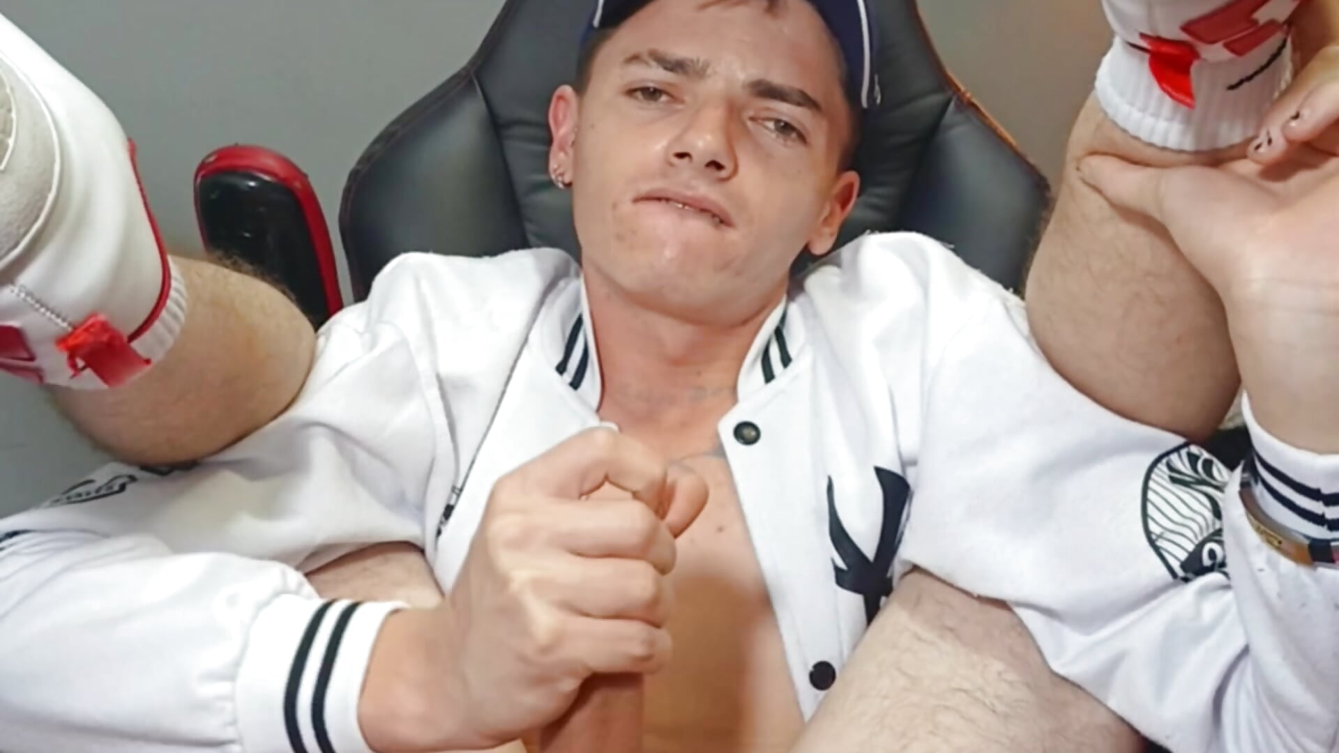 I am a flexible boy, so sucking my cock is easy for me - video by tossetrech cam model