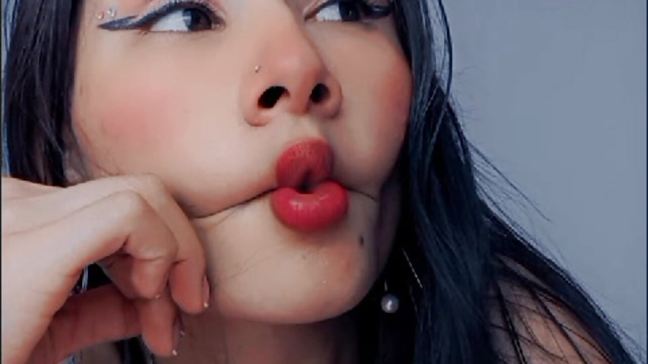 WhatsApp Video 2024-04-05 at 10,48,34 PM - vidéo du modèle de showcams lily_evil