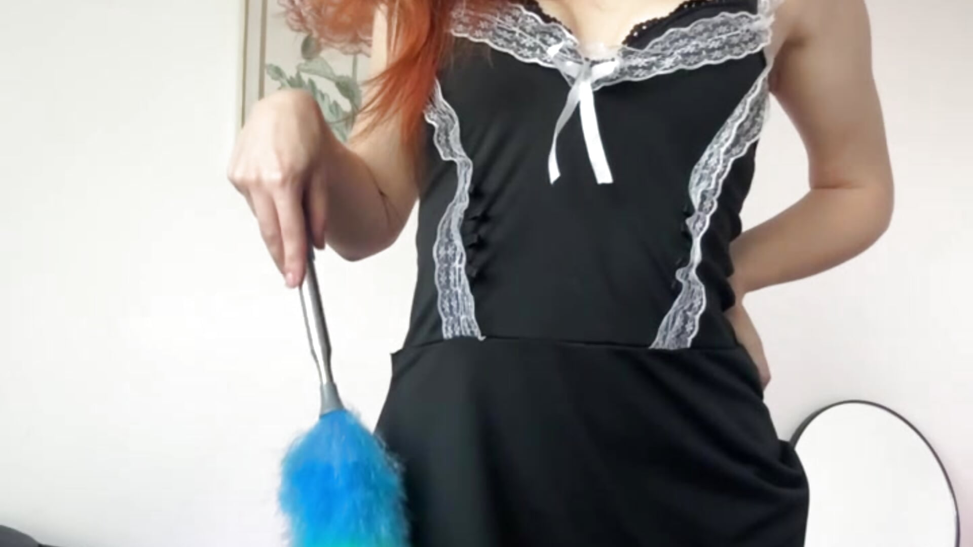 Hot Maid - video oleh model kamera MiaRouge