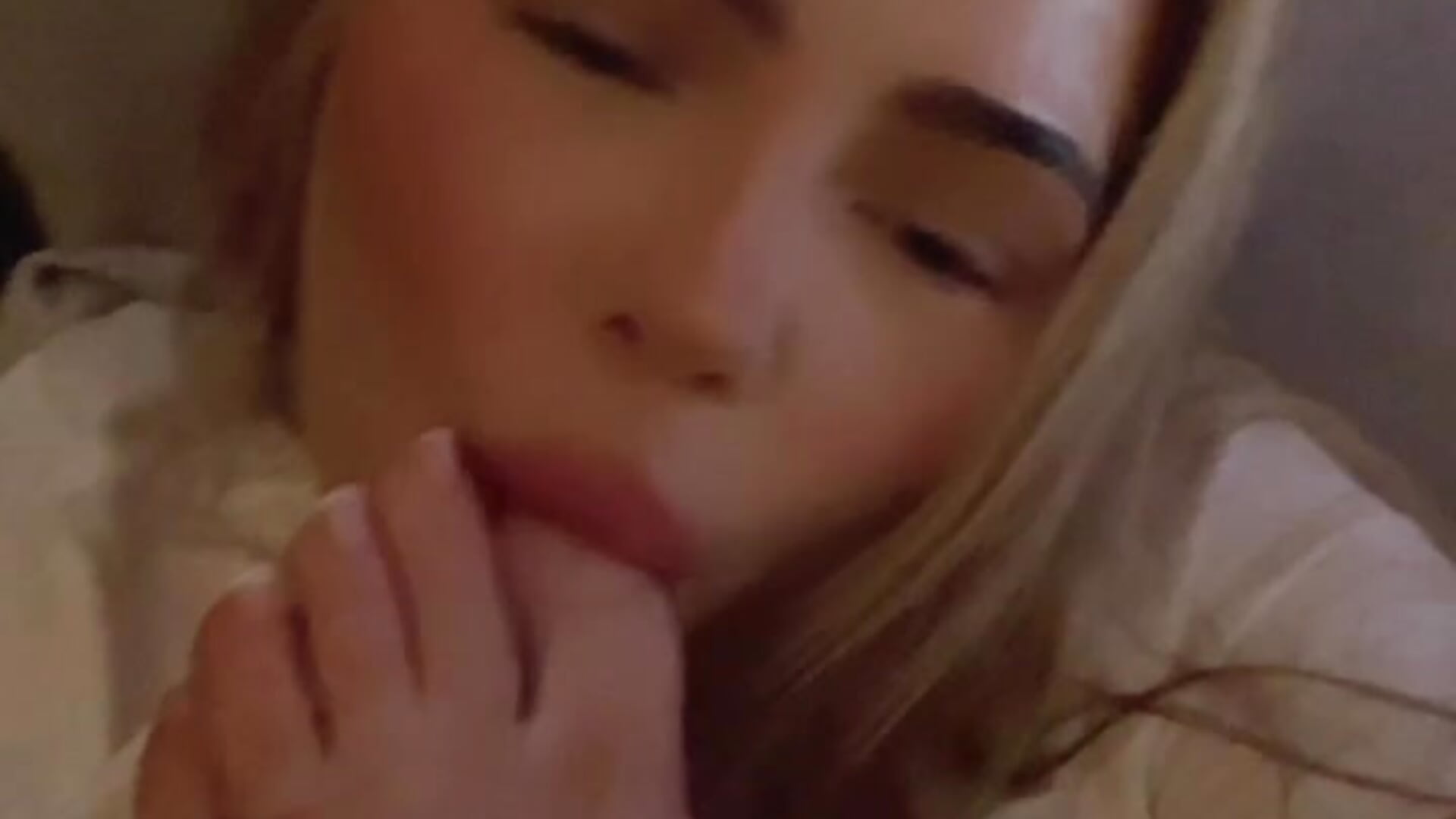 Toe sucking 🦶🏼👅