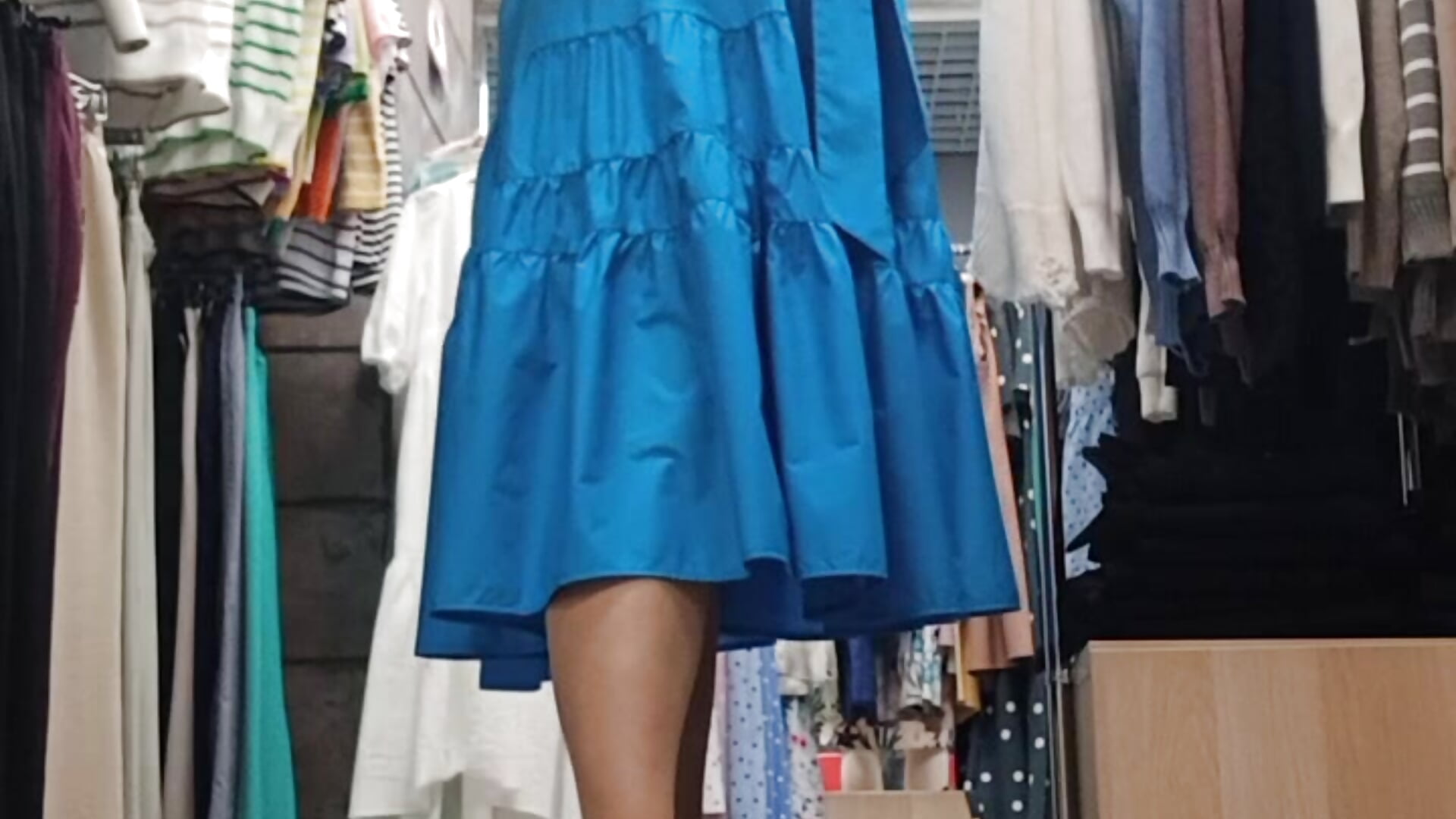 Trying on a dress.  Which dress should I choose? Blue or red?)