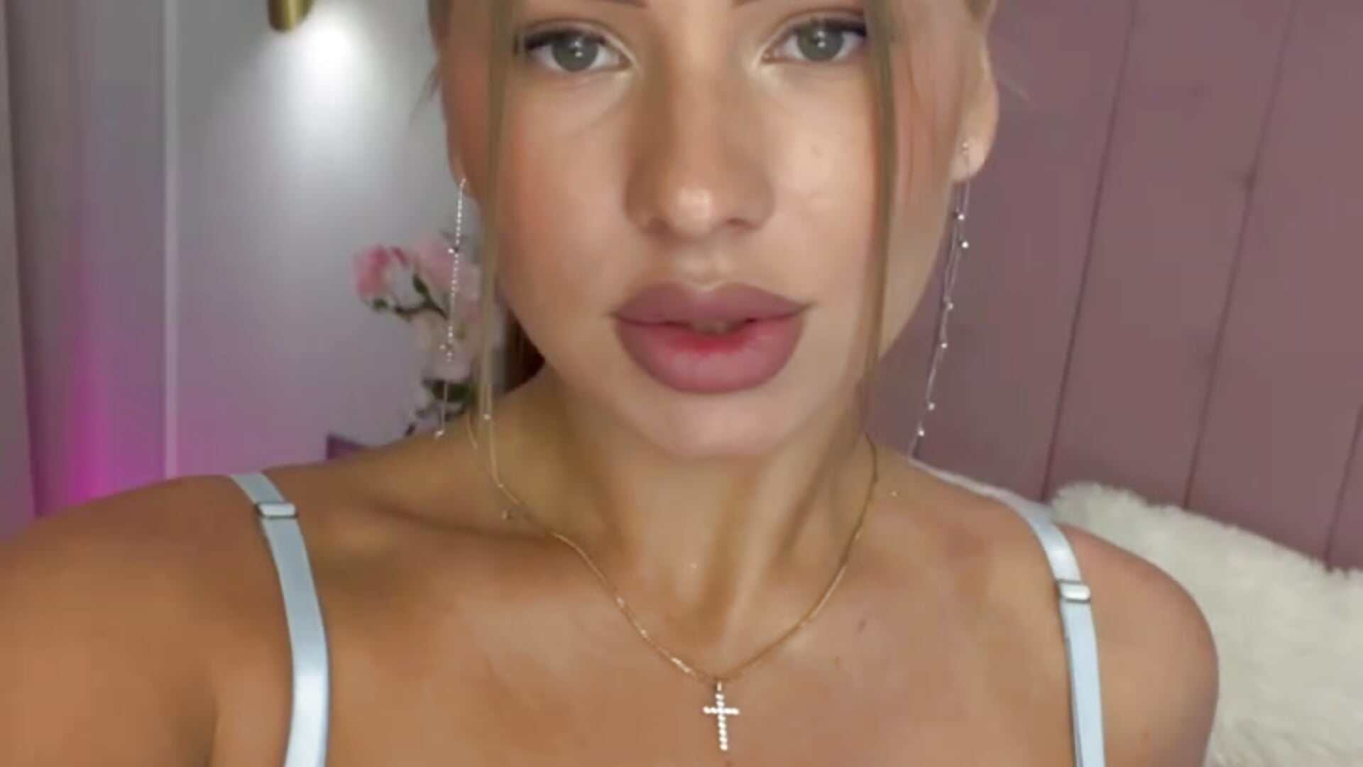 Kiss you 💋 - Video von MilaVoxx Cam-Model