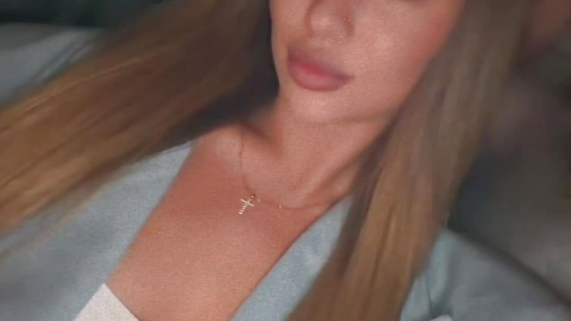 Girly girl – video af MilaVoxx cam-model