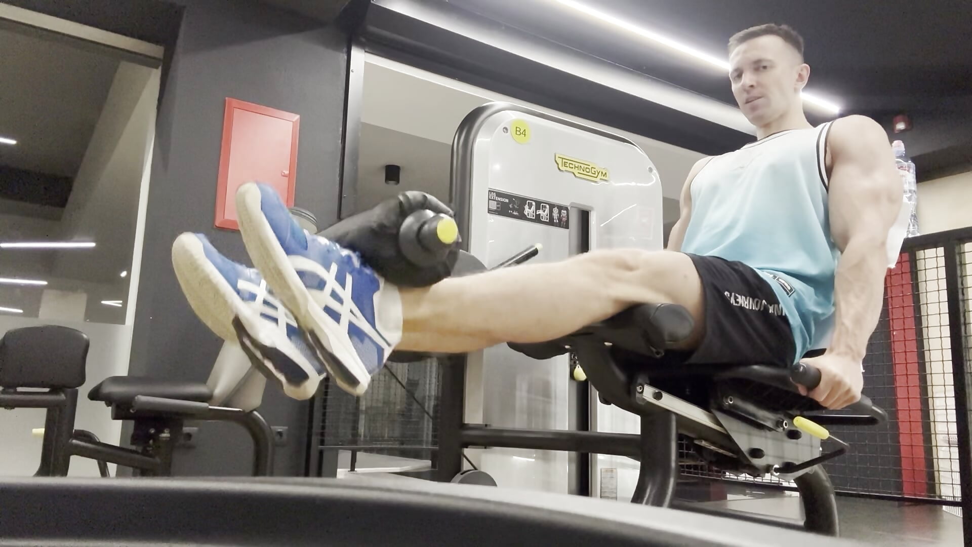 legs and delts workout in gym