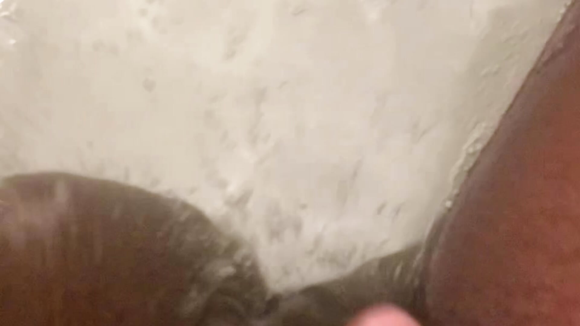 Watch me play with my sexy pussy in tub 🛀🏽