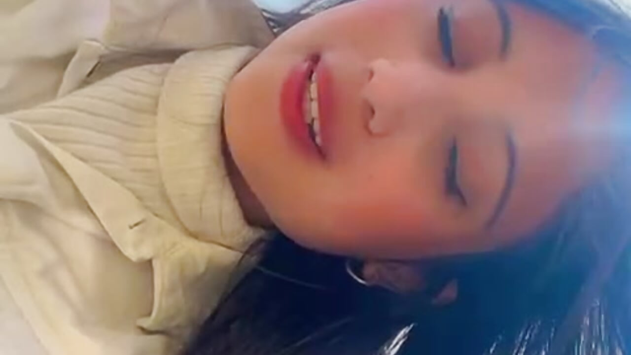 Piensa en "ojitos lindos"– Loren_parissi kameramodell videója