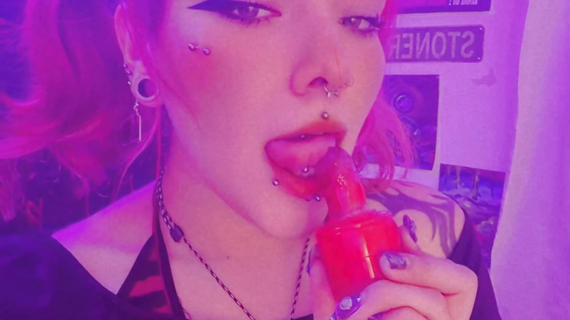Licking and sucking my candy🍭😜