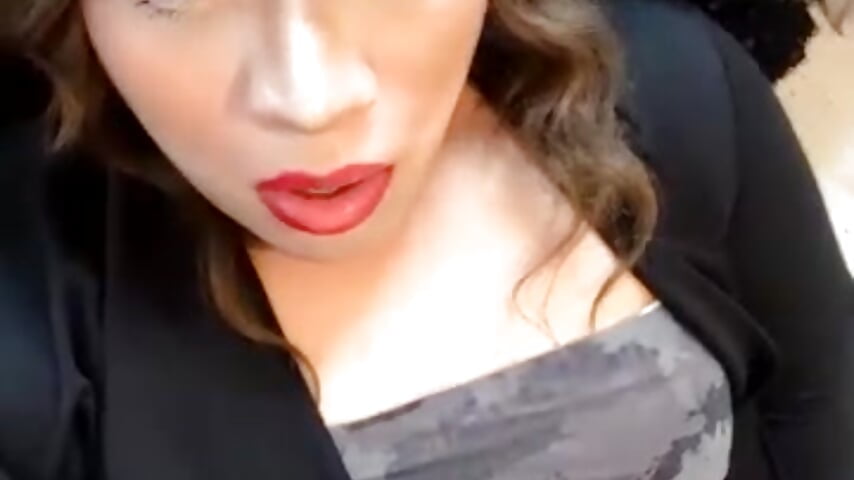 [1 Mar 12:00] Public Show - відео від вебкаммоделі hululu_