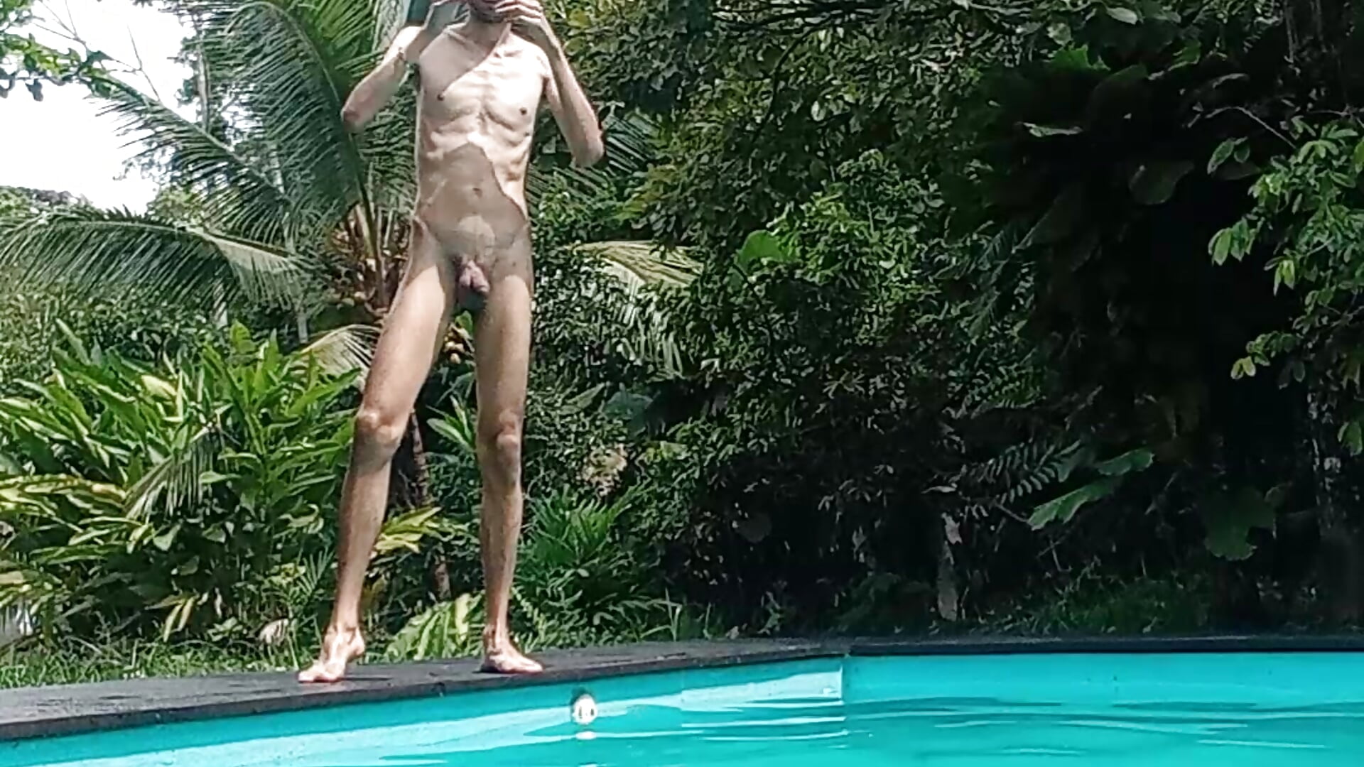 Naked Fun Pool - clip cu Andres_J4 model videochat