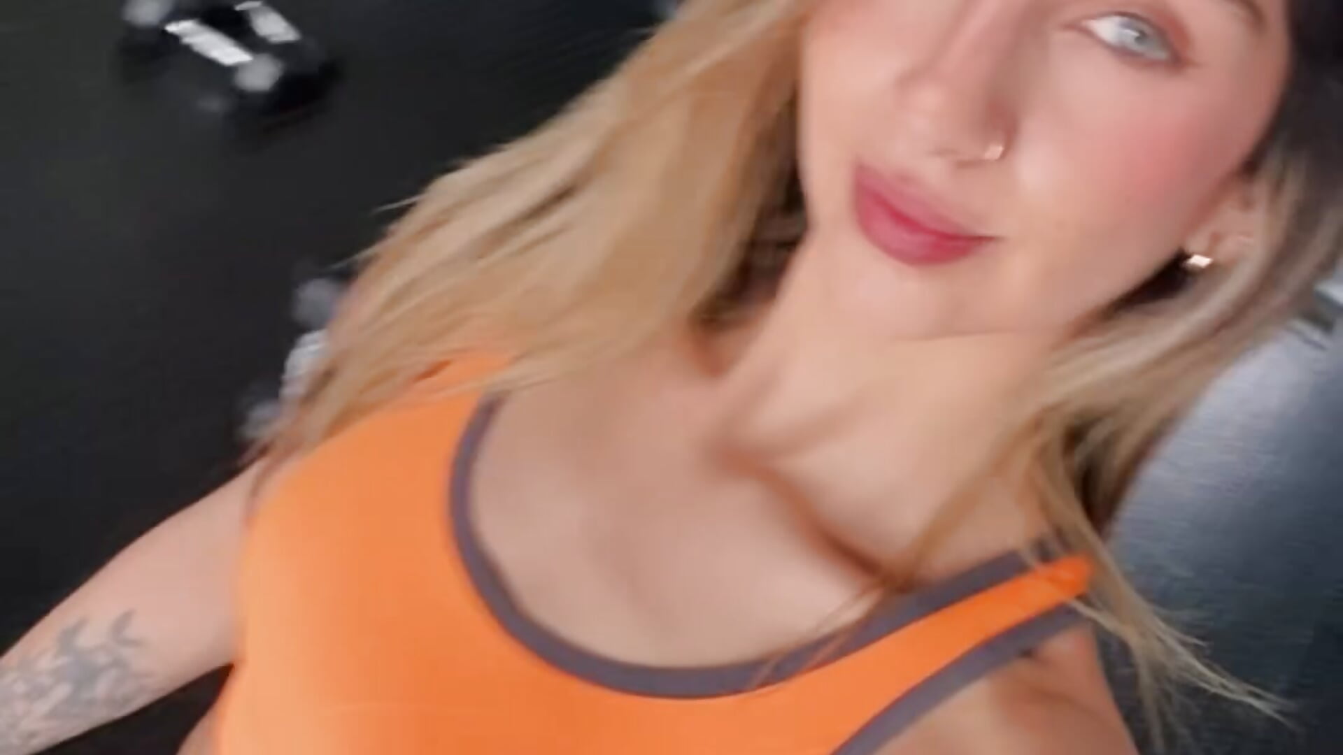 💪🏻 - video của người mẫu cam Lorenne_Miller