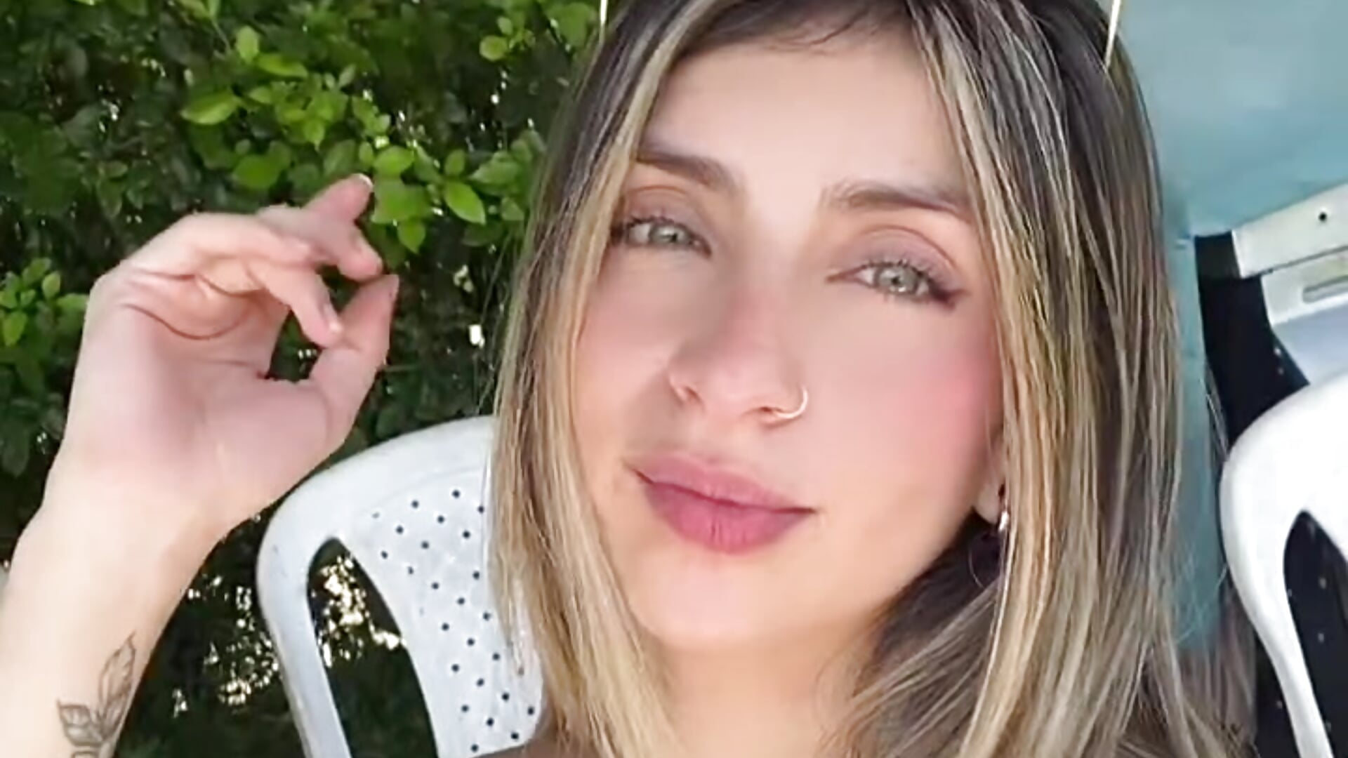 Tomando sol - video của người mẫu cam Lorenne_Miller