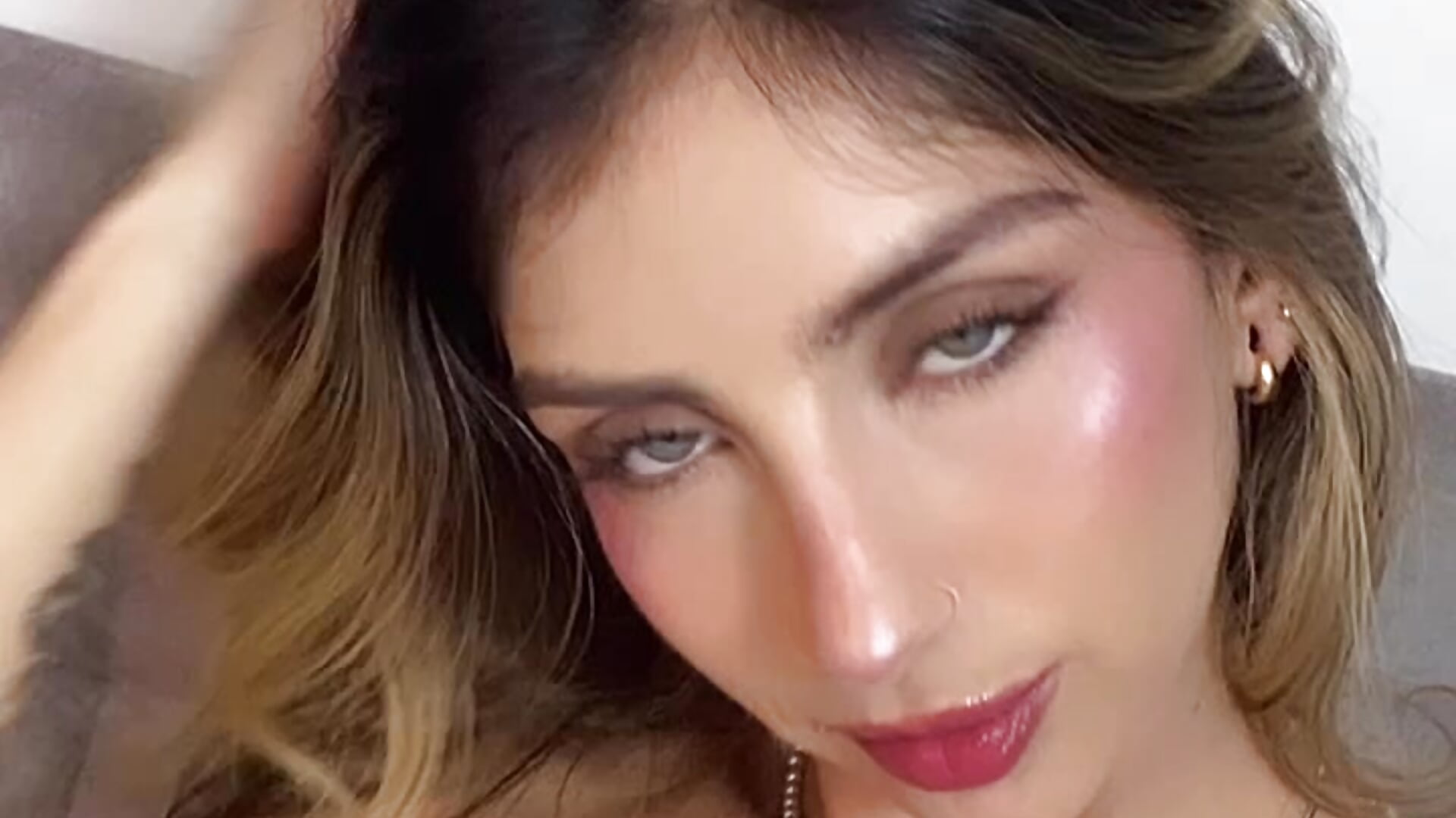 Me - video của người mẫu cam Lorenne_Miller