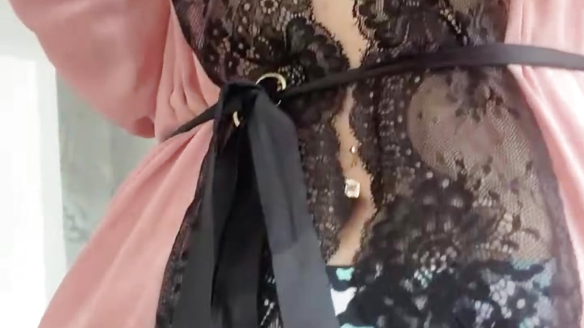 Tease my lips 👄 – video modela na kameri MayaMR