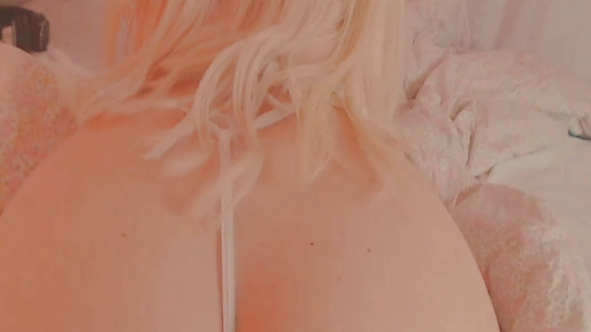 Twerk mode - video by softisabell cam model