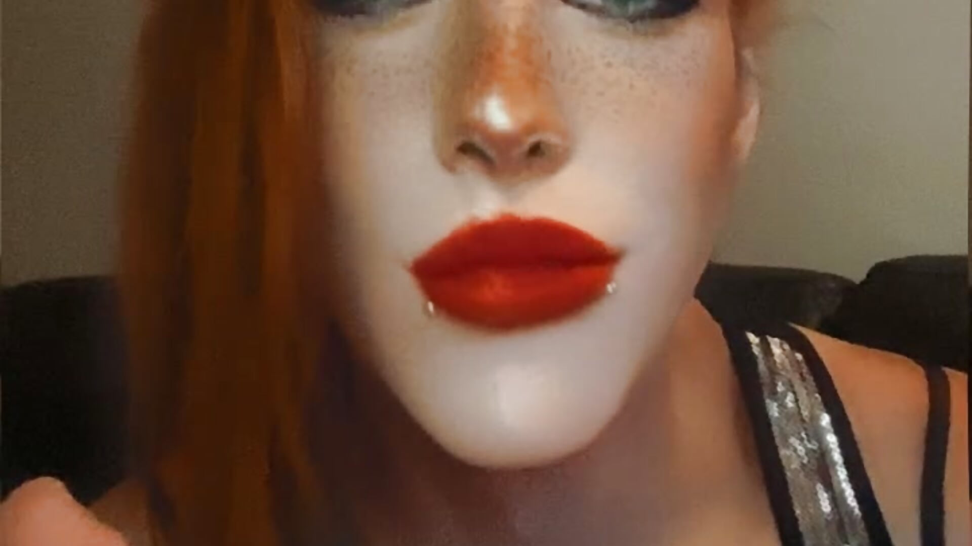 Smoking fetish - clip cu kikiwonderbar model videochat