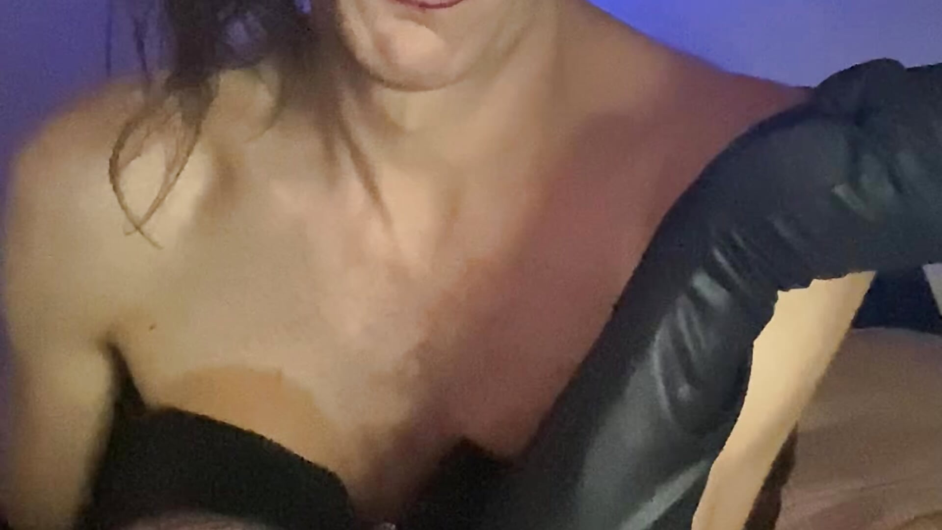 Sissy ashtray - clip cu kikiwonderbar model videochat