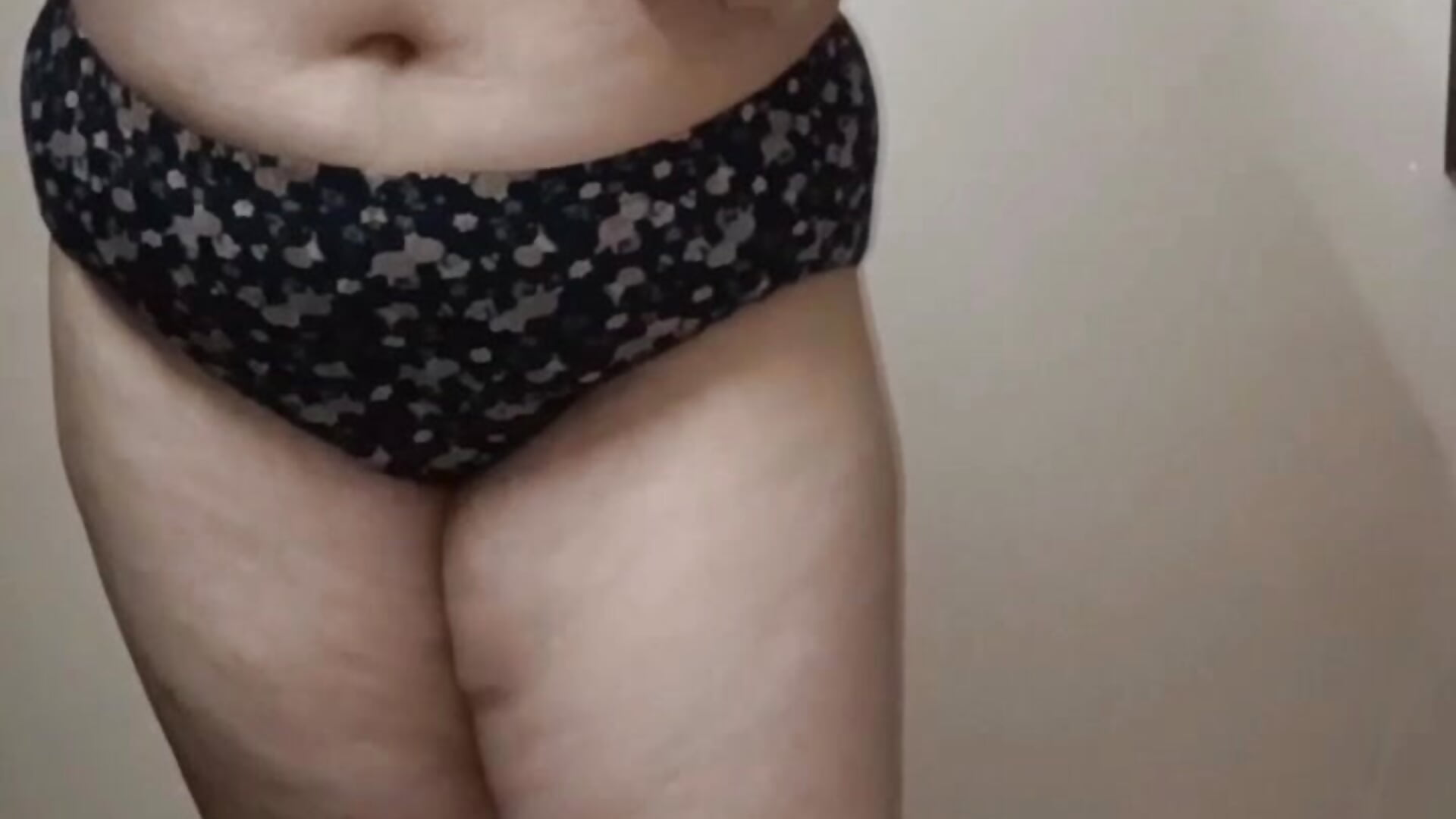 Saree undressing - video di YoursAashi modella di cam