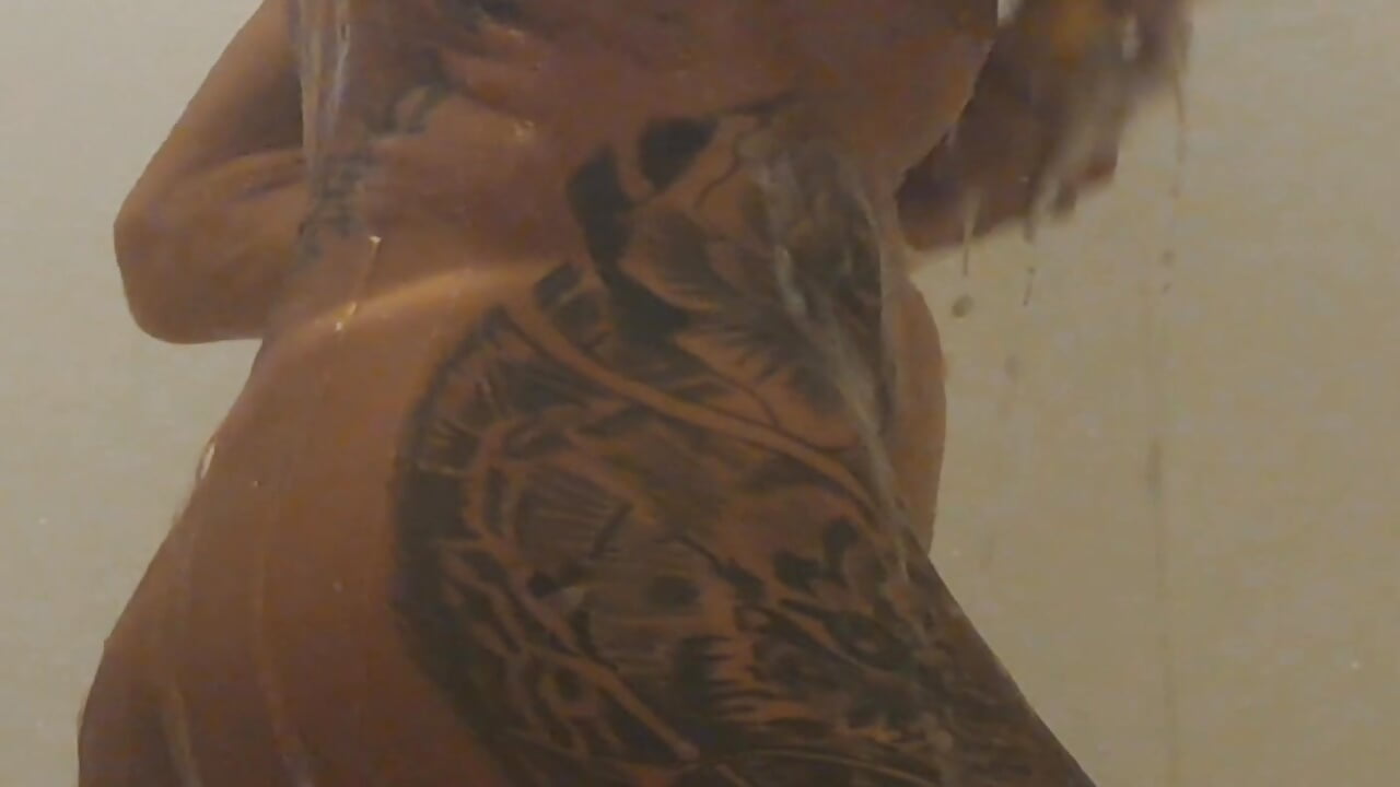 Shower (Ducha) - video by Cris_Exotica cam model