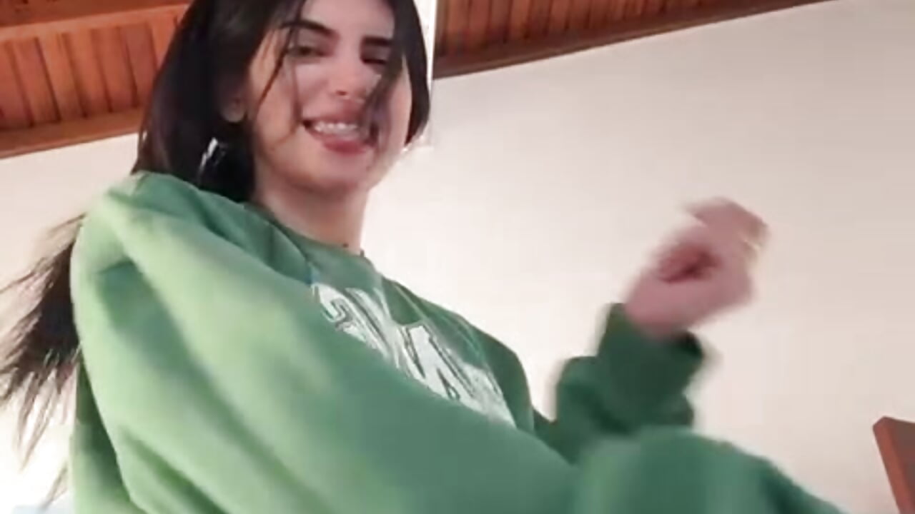 She's trending 🔥🥰😈 - video van SaraRoy_ cam-model