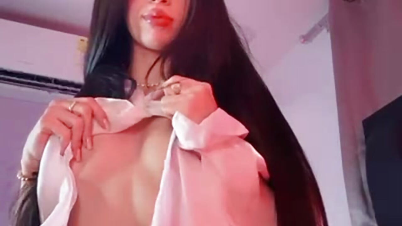 Naughty mode activated… will you help me? 😏✨ – video modela na kameri SaraRoy_