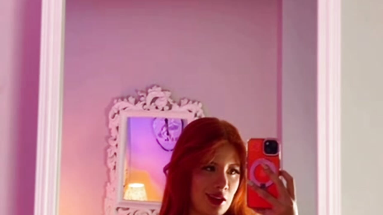 Skin exposed, hard nipples ♥ - video by Khali_reed_ cam model