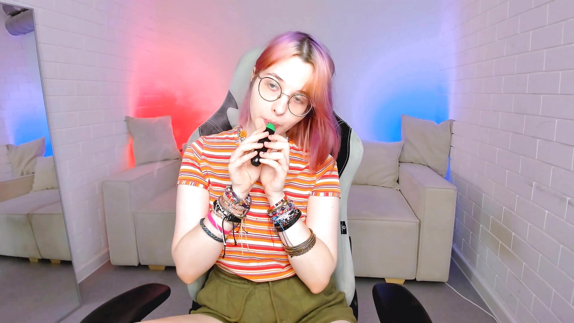 ive got a cute outfit right? - video by MoulenMenay cam model