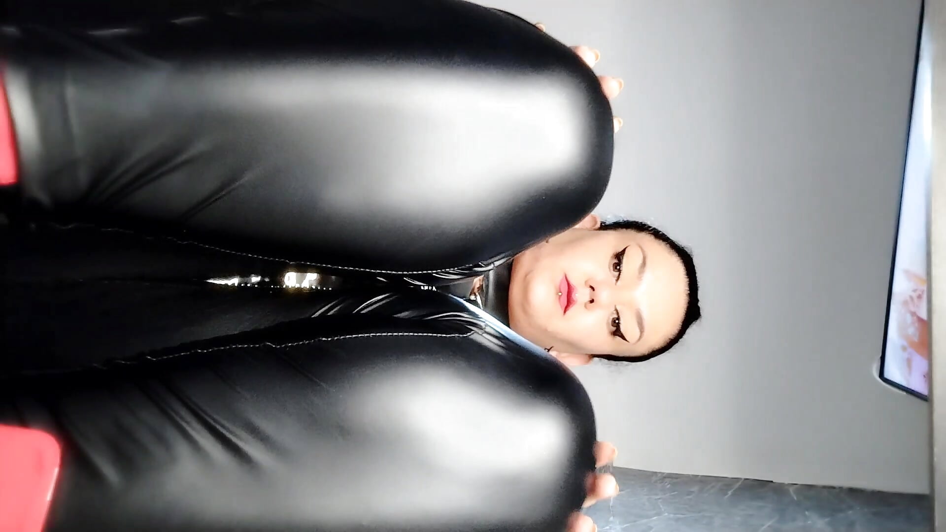 #CrushFetish #MiniCars #Bigwomen #Leathershiny #Higheels #Gigant #Pants #Fetish