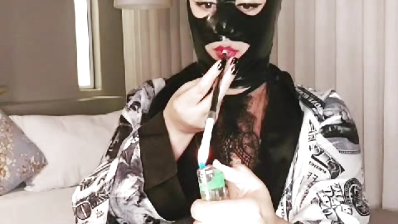 SMOKING FETISH HOOD LATEX - video by Kinkster_Jade cam model