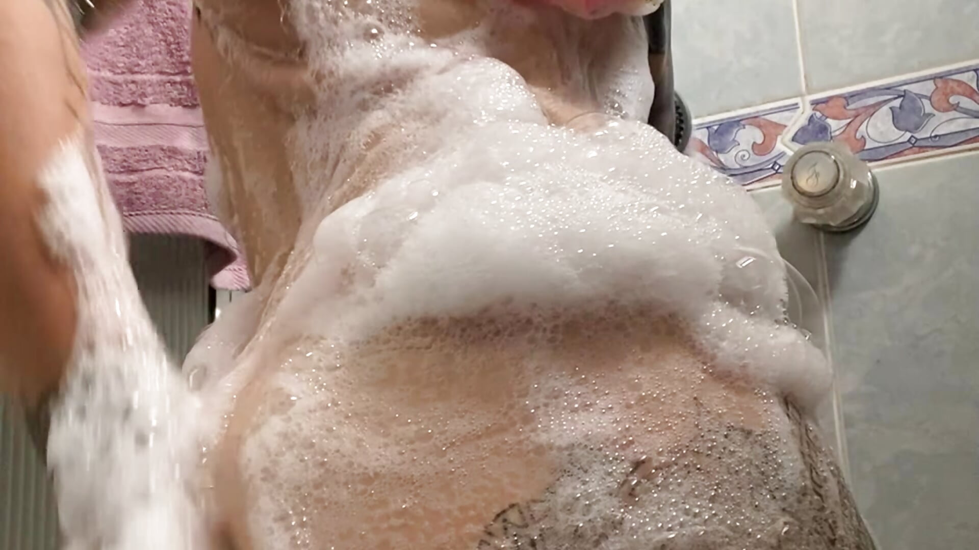 in the shower - vidéo du modèle de showcams LolaRouse