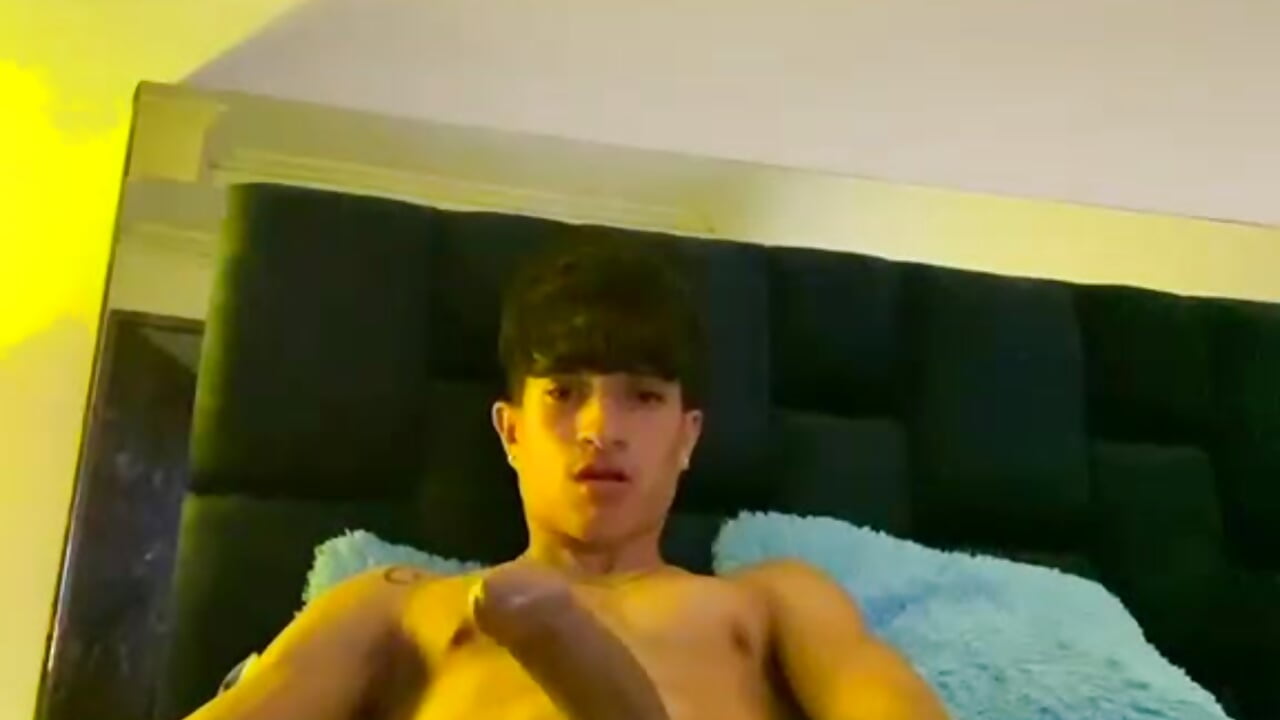 a very hot morning with a big load explosion - video by _CamiloBass cam model