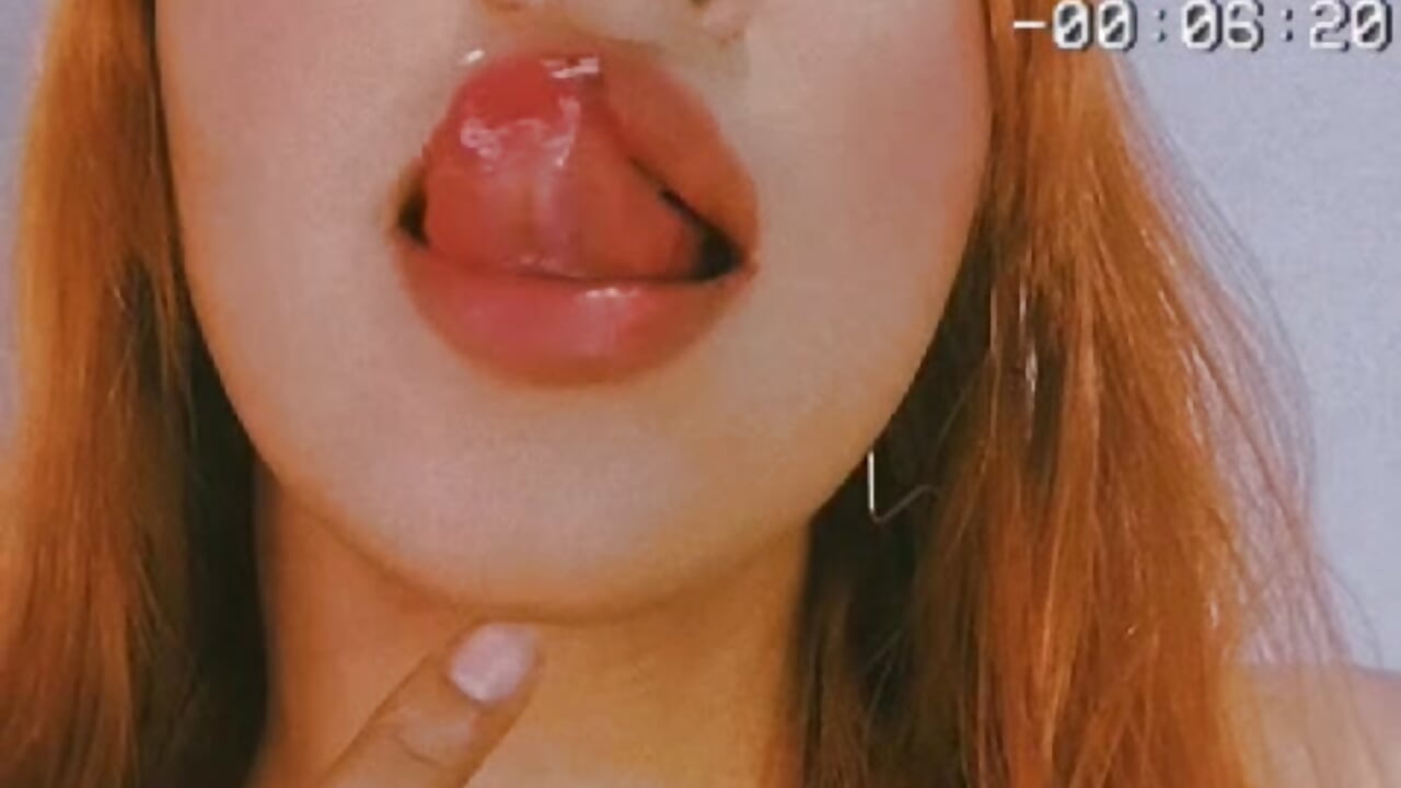 Me 💋 - video by soy_sarah_ cam model