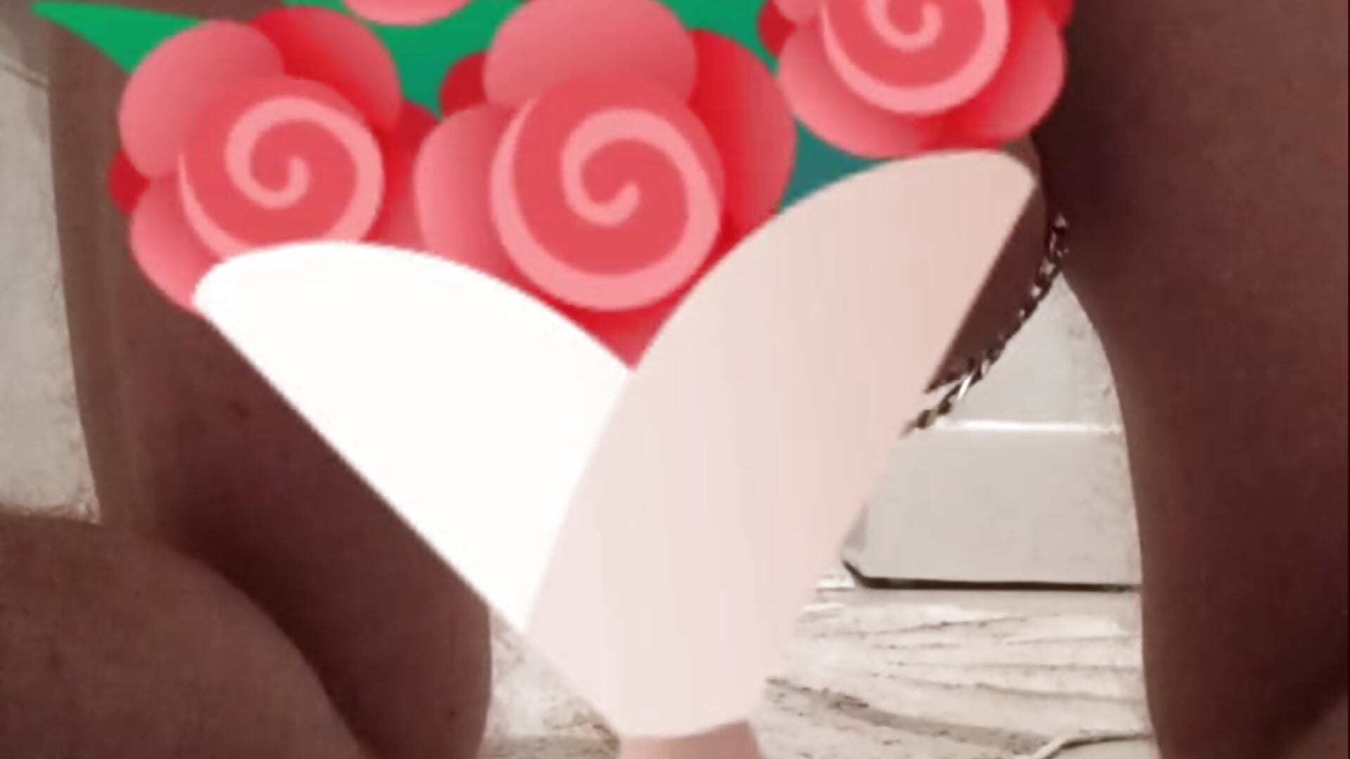 Mon petit cul avec mon hush - video av Doudou_Le-coquin cam-modell