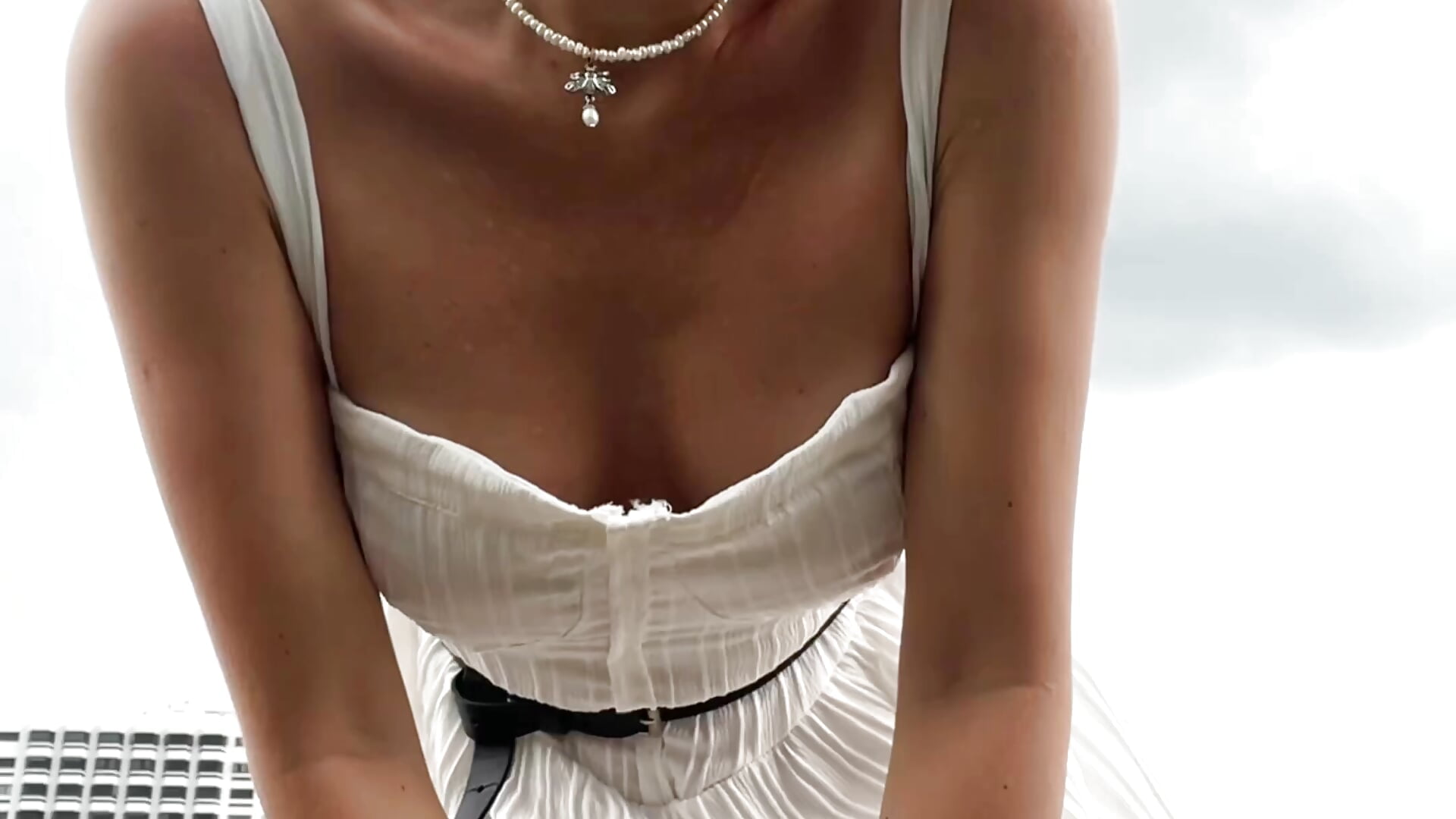 One outdoor stream at the park 🤫🤭－カメラキャストのIzabella_Bellaの動画