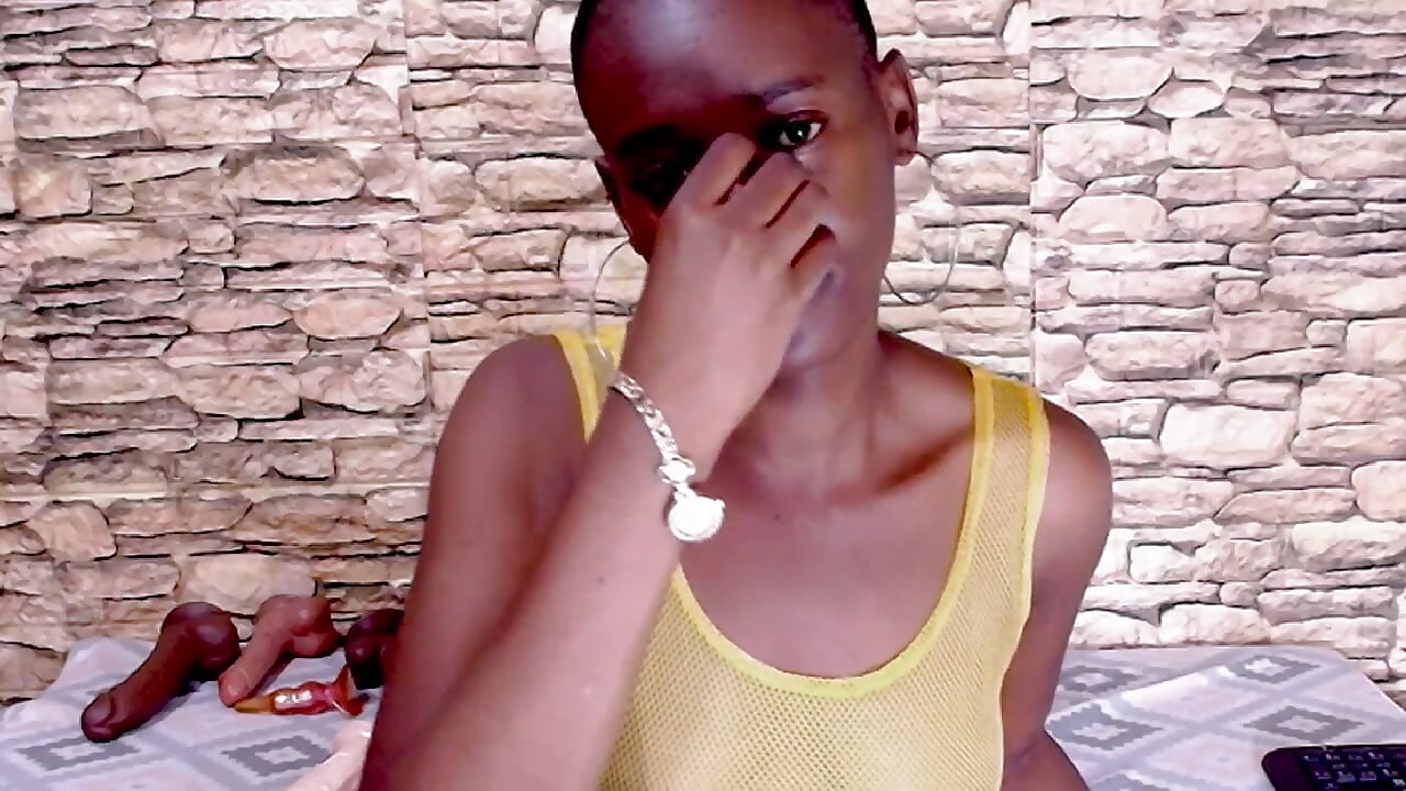 piecing — filmik EbonyOlive69, modela(-lki) na kamerkach