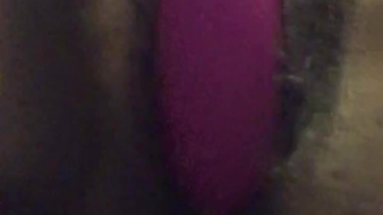 Pussy vibration - video di NAUGHTYSHALOTXX modella di cam