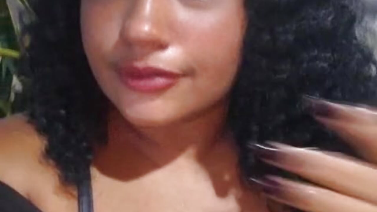 OUTDOORS😏🔥 - vídeo de la modelo de cam Annie-Wolf