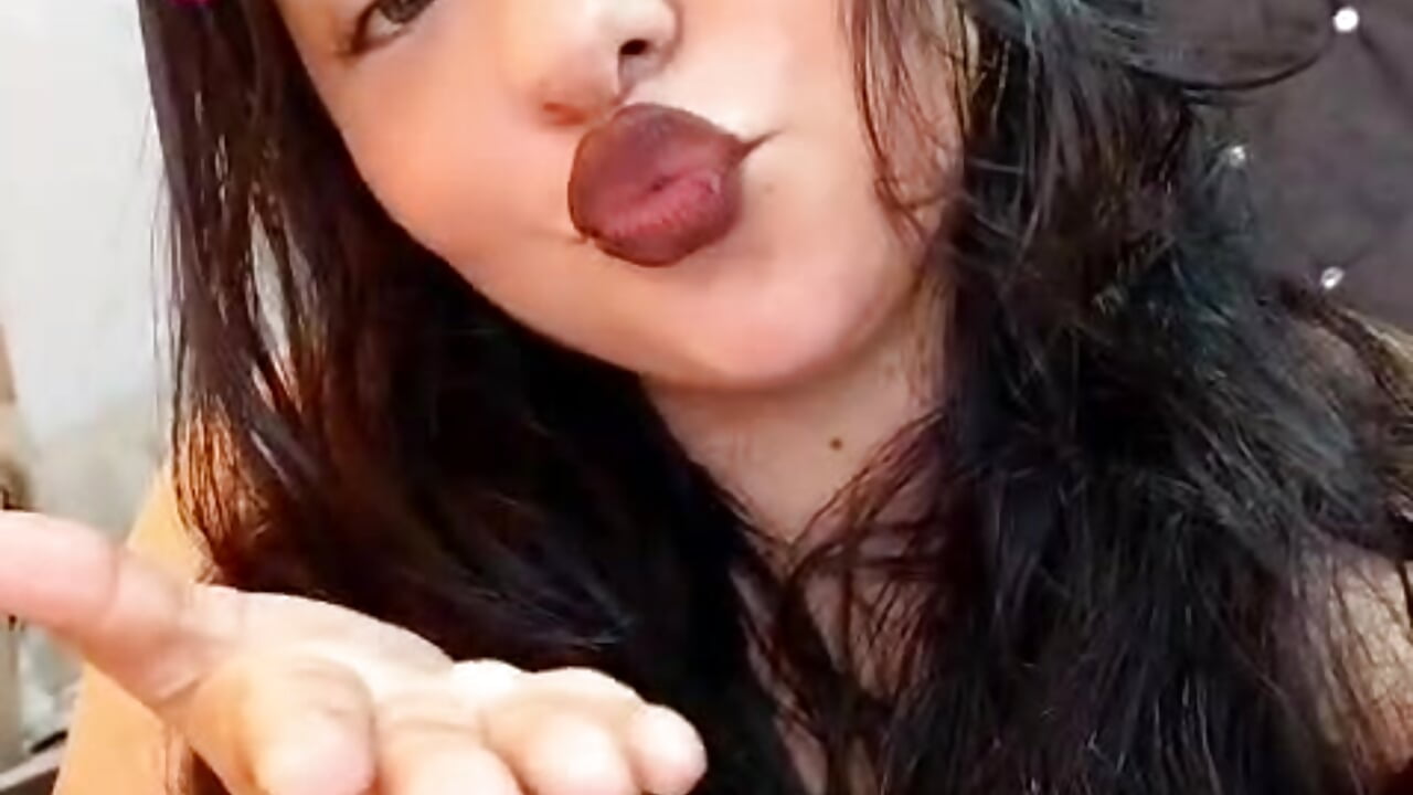 kisses - video by leoytessa_10 cam model
