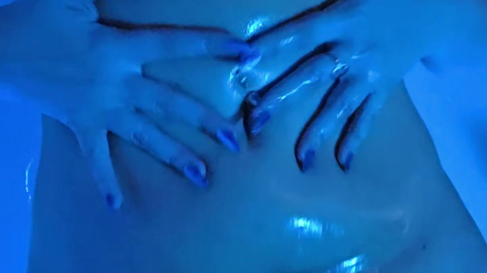 Corps Nu Huileux - Blue Sapphire