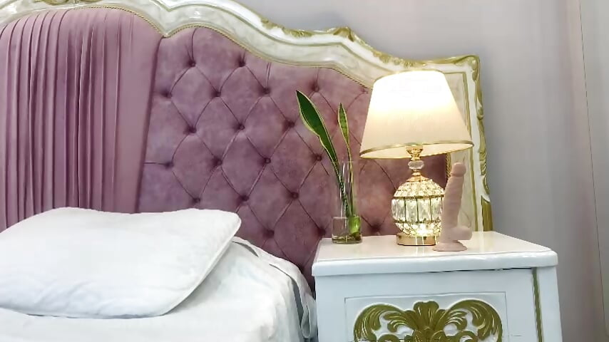 I fuck the dildo!!! - Video von Britanymooree Cam-Model