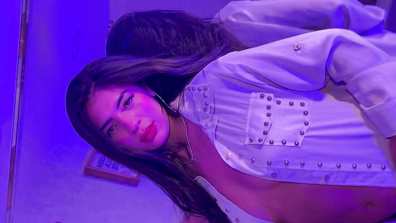 Introducing me🍷 - video by Isabela_Coleman cam model