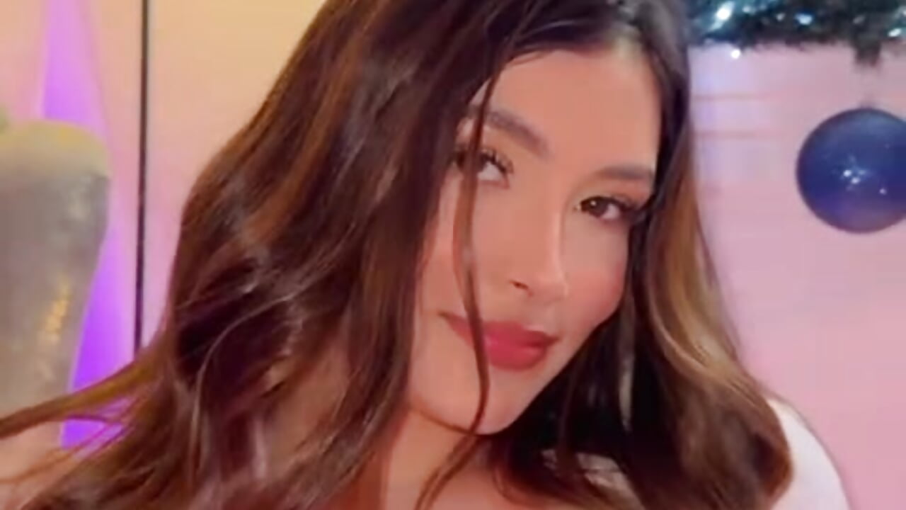 White Christmas 🎄❄️ - video by Abella_ruiz cam model